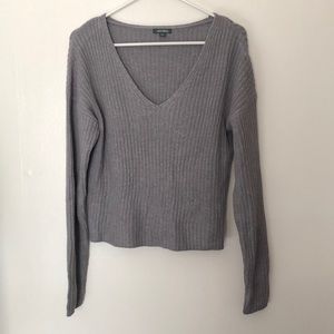 Gray v neck cropped sweater